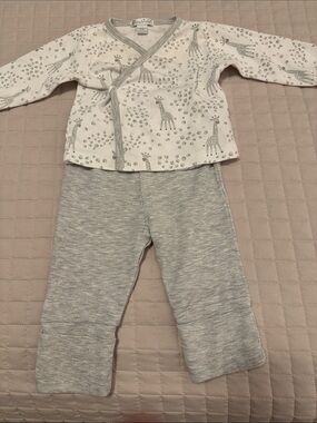 Kissy Kissy size 3-6 giraffe print 2 piece